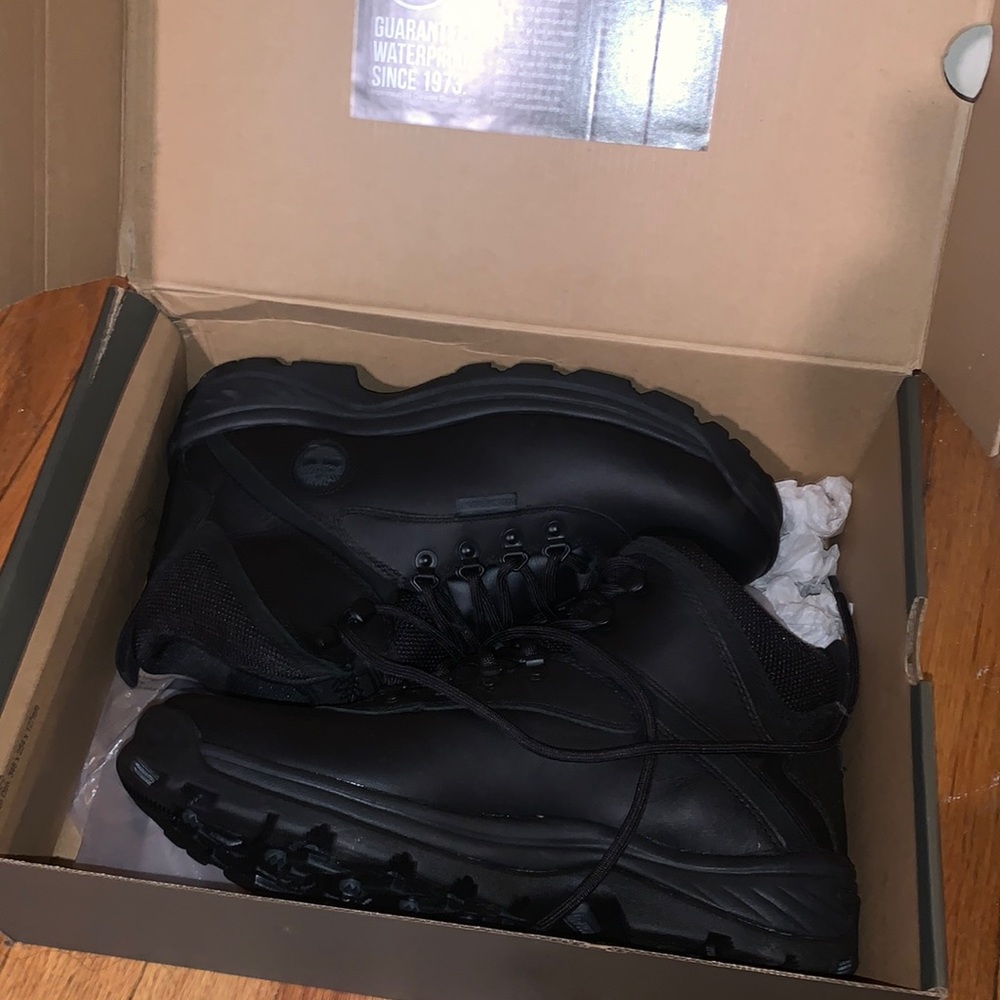 brand new timberland boots. size 9. perfect condition.
